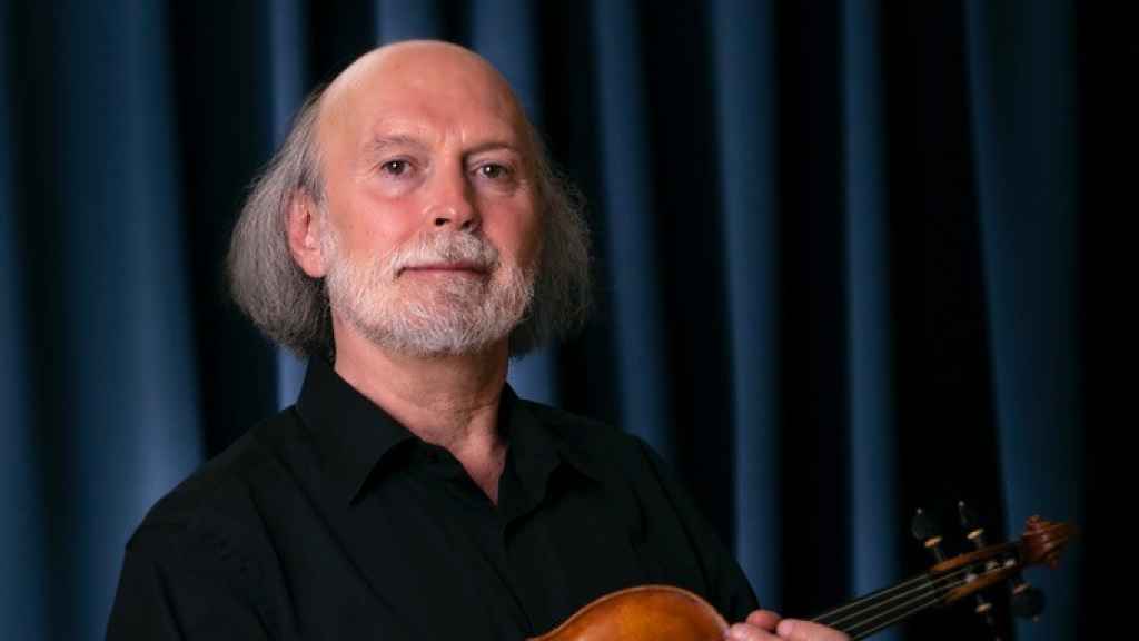 Ángel Sampedro, profesor de violín despedido por no tener título de valenciano.