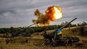Soldados ucranianos atacan desplegados en Jersón atacan desde sus posiciones.