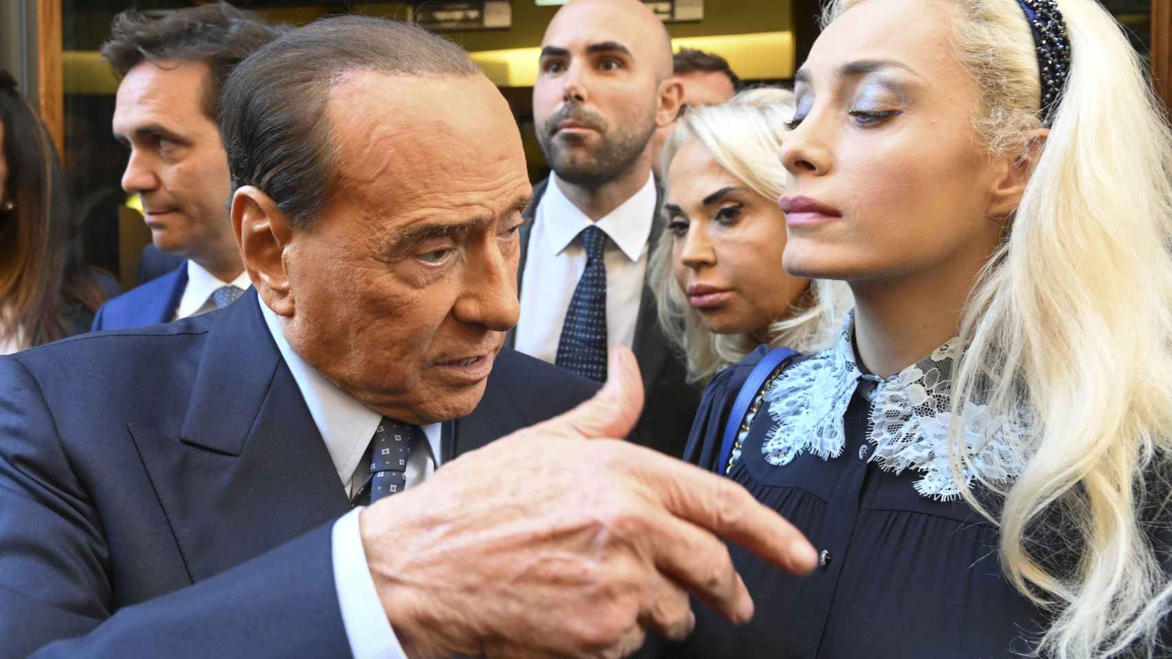 El líder de Forza Italia, Silvio Berlusconi, este martes junto a la diputada Marta Fascina, pareja del exprimer ministro..