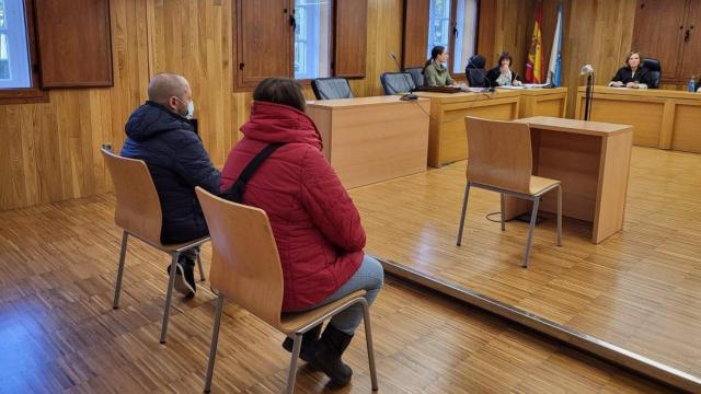 Juicio contra dos padres de Lugo acusados de maltratar a su bebé cuando tenía tres meses y causarle daños permanentes.