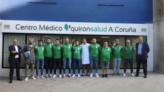 El Hospital Quirónsalud A Coruña y el Hockey Club Liceo firman un convenio.