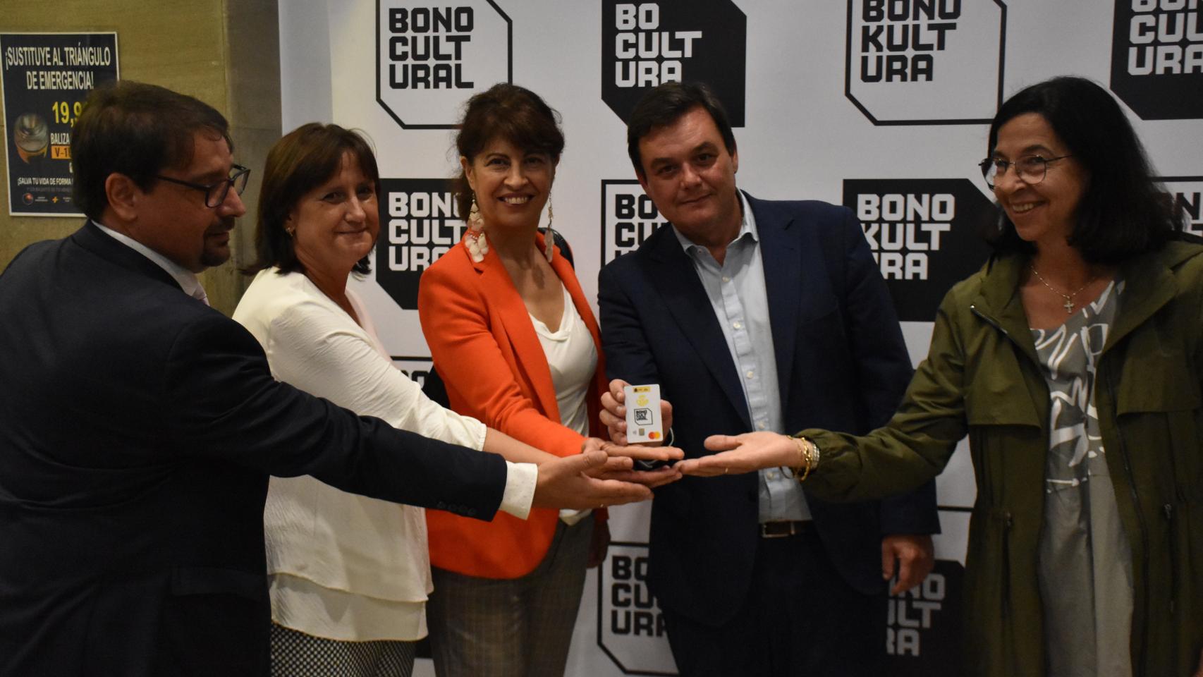 El secretario general de Cultura y Deporte, Víctor Francos, junto a la subdelegada del Gobierno en Valladolid, Alicia Villar, y la concejala de Cultura del Ayuntamiento, Ana Redondo este jueves.