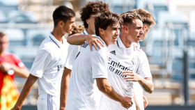Los jugadores del Juvenil A del Real Madrid celebran un gol en la Youth League