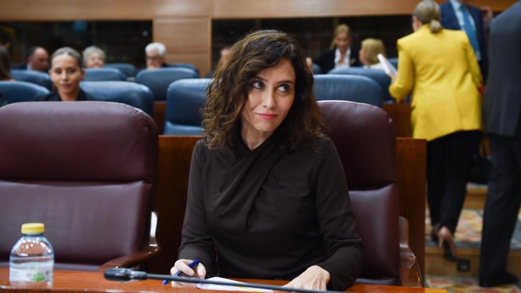 La presidenta de la Comunidad de Madrid, Isabel Díaz Ayuso, durante la sesión de la Asamblea de este jueves 20 de octubre.