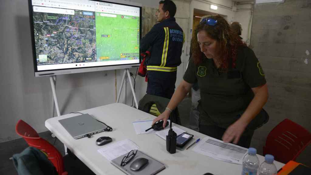 Mando instalado en A Gudiña para coordinar el dispositivo de búsqueda de la avioneta.