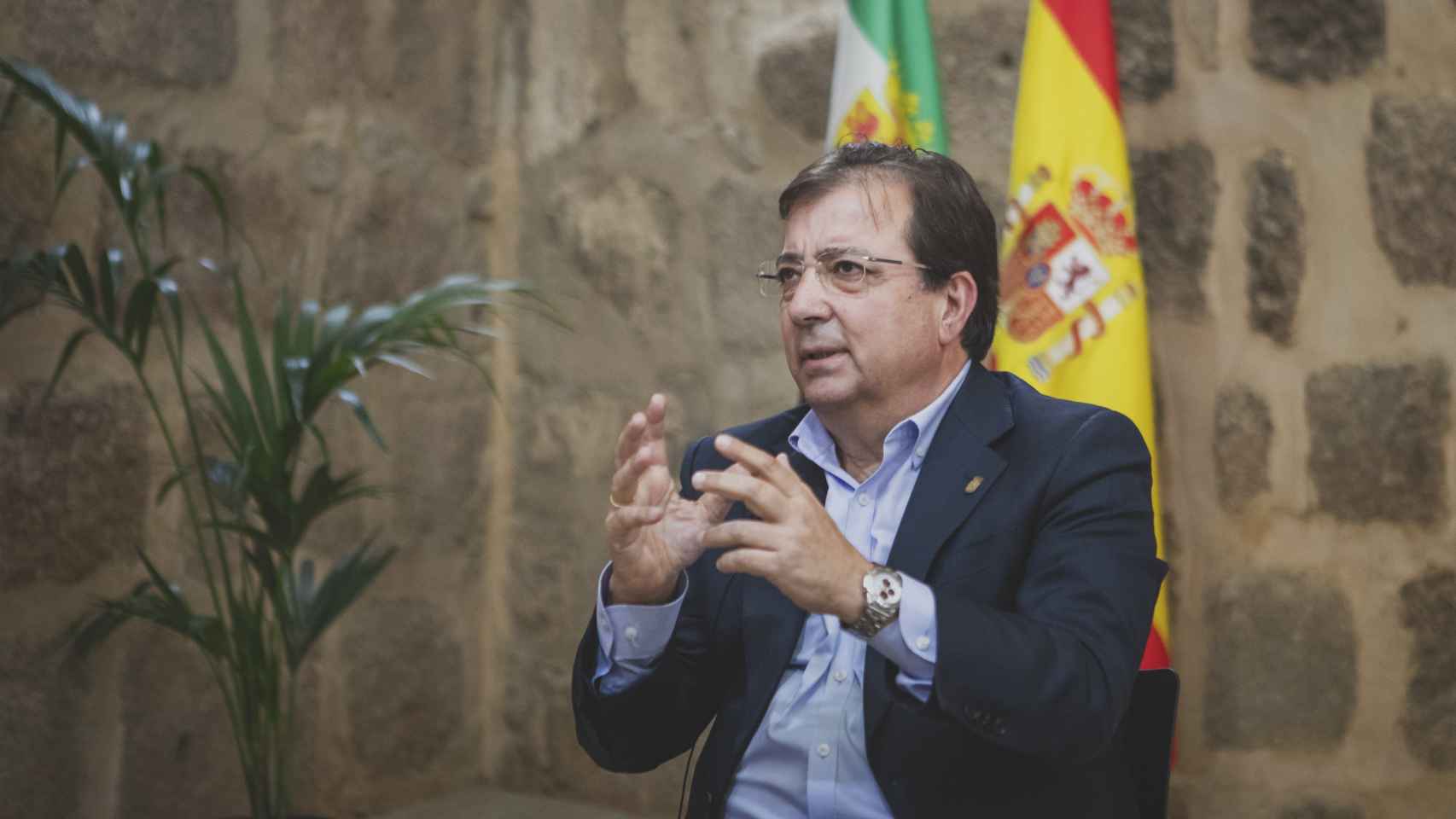 Fernández Vara, durante un momento de la entrevista celebrada en Mérida.
