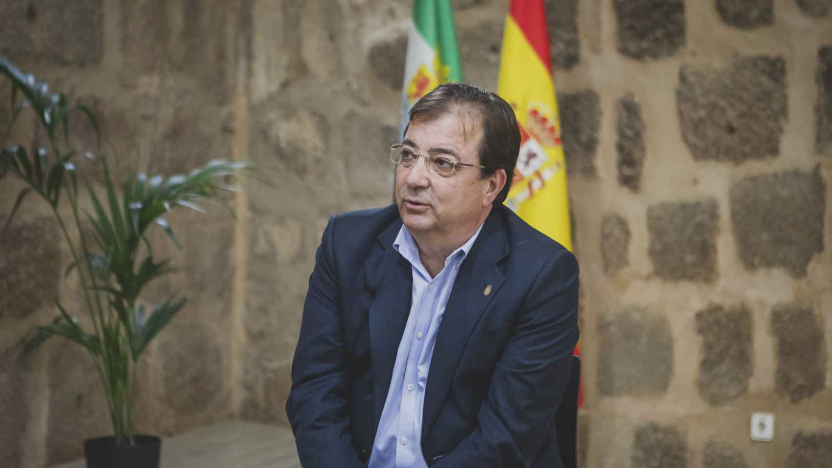 Fernández Vara gobierna Extremadura con mayoría absoluta.