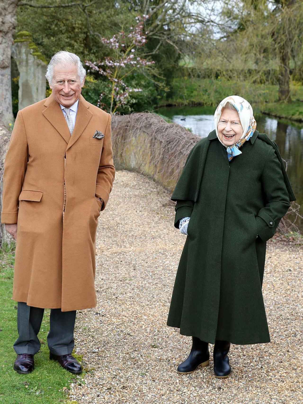 El rey Carlos III con su madre, el pasado marzo.