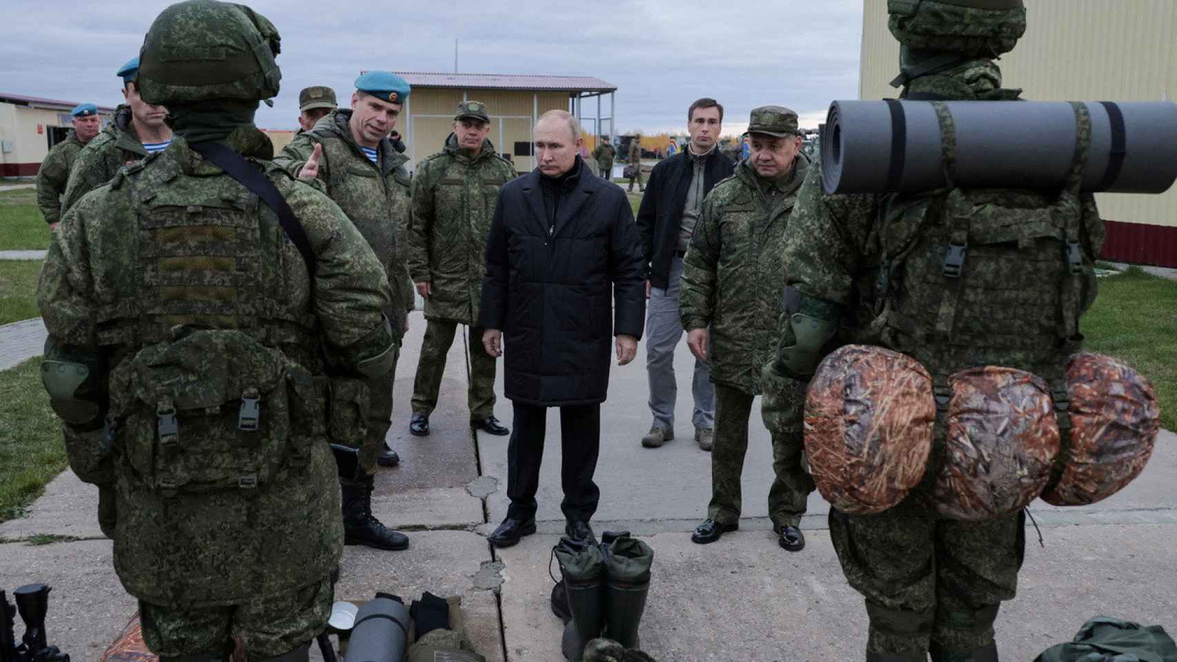 Vladímir Putin en un centro de entrenamiento para reservistas, en la región rusa de Riazán.