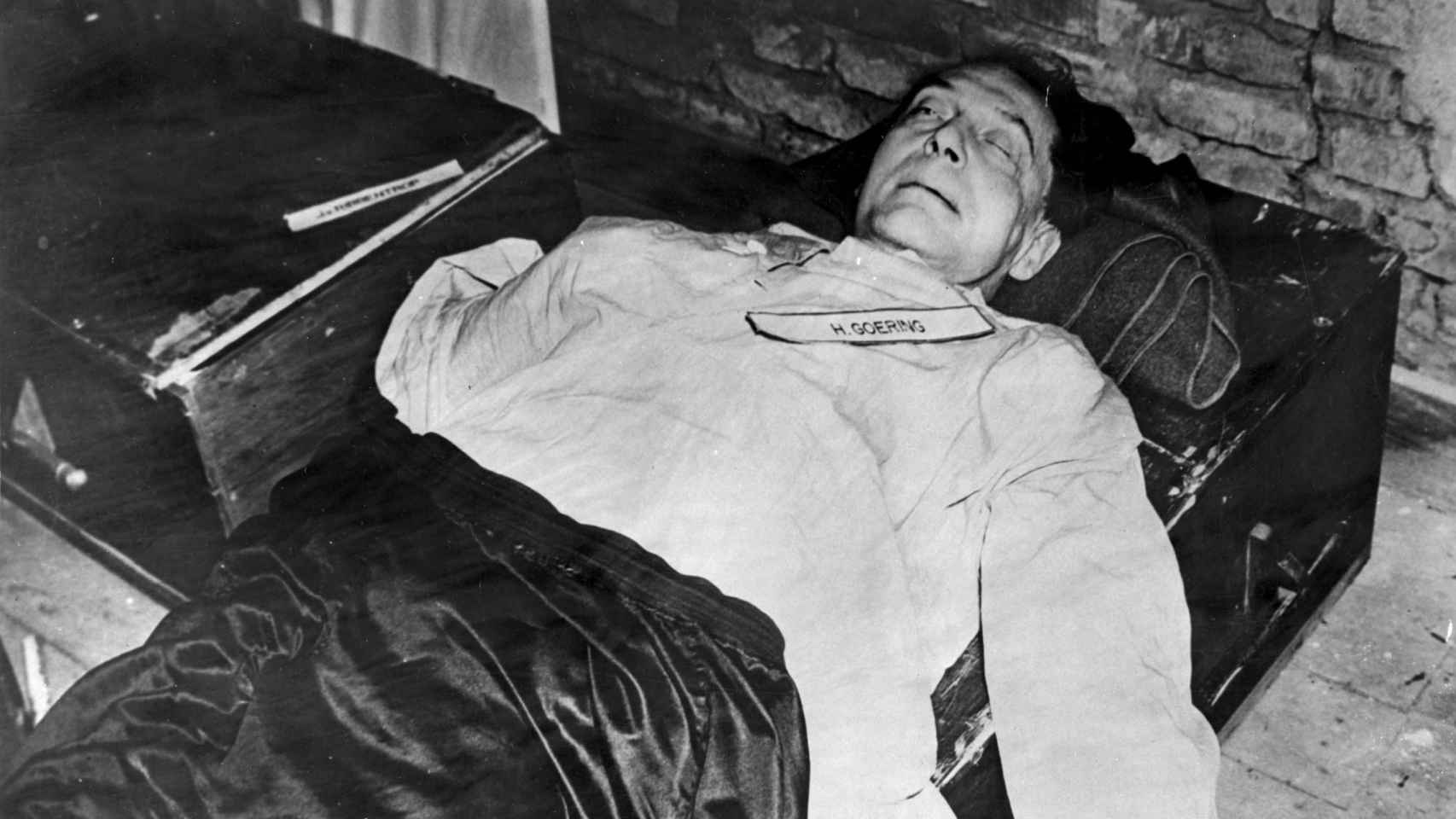 El cuerpo de Hermann Göring, líder de la Luftwaffe, que se suicidó con cianuro la noche antes de ser ahorcado tras los juicios de Núremberg.