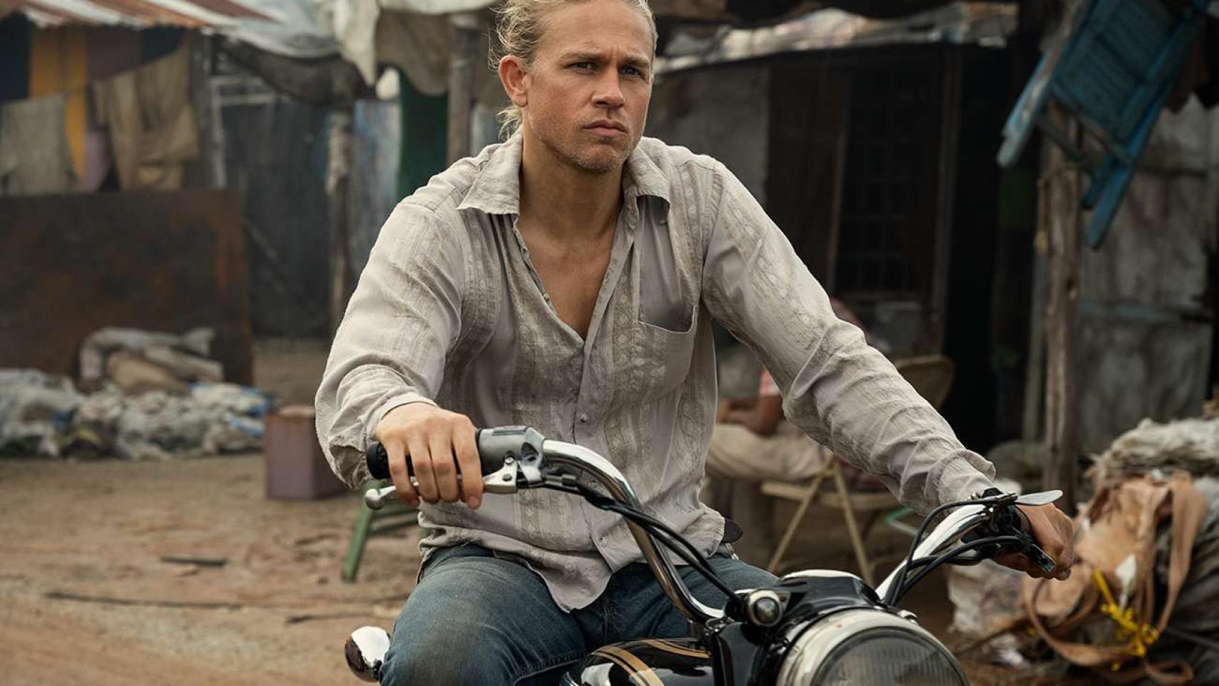 Charlie Hunnam viaja a la India de los 80: 'Shantaram' es como si 'Casablanca' se cruzara con 'Trainspotting'