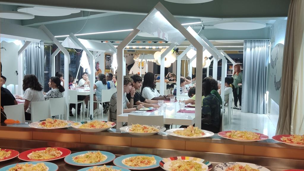 Comedor de Un Abrazo de Luz, que cada día da en torno a 70 comidas.