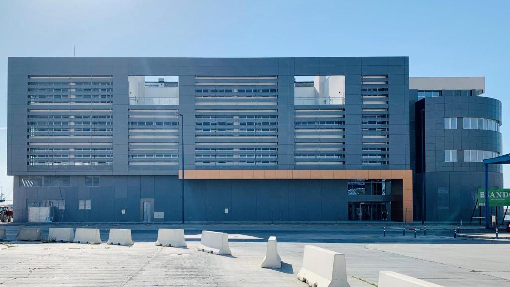 Imagen del edificio del Centro Oceanográfico de Málaga, construido en el puerto.
