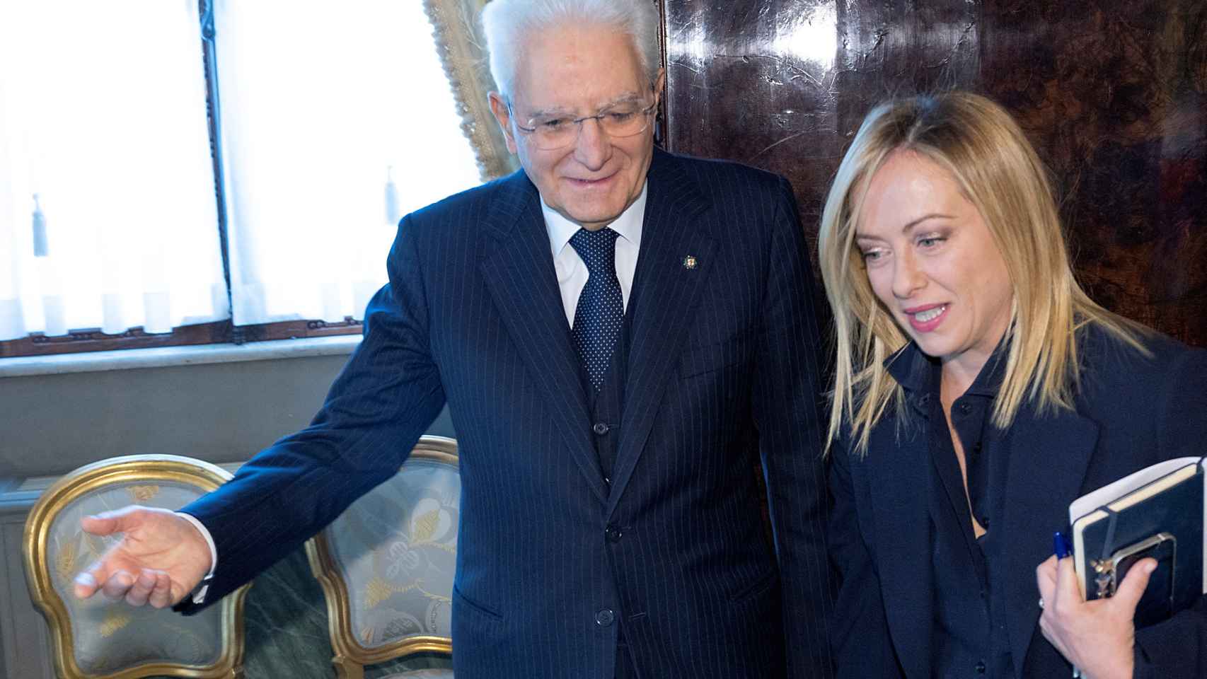 El presidente de Italia, Sergio Mattarella, se reúne con Giorgia Meloni en el Palacio del Quirinal.