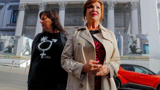 La presidenta de la Plataforma Trans, Mar Cambrollé (derecha), y la presidenta de Euforia, Natalia Aventín.