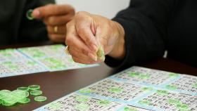 Cartones del juego del bingo en una imagen de archivo.