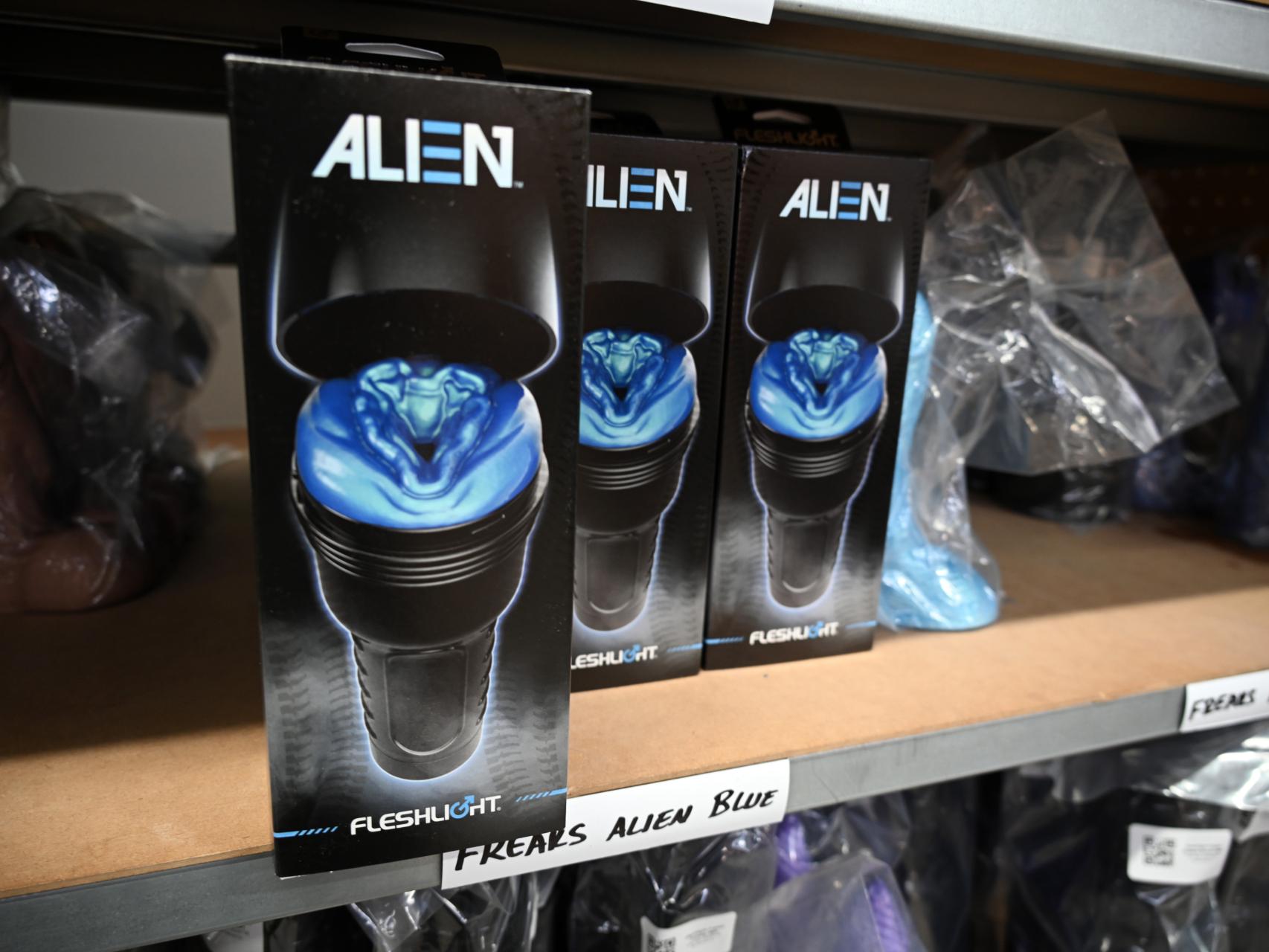 Así es Fleshlight, la empresa del expolicía y la extenista que se han hecho  de oro con los masturbadores masculinos