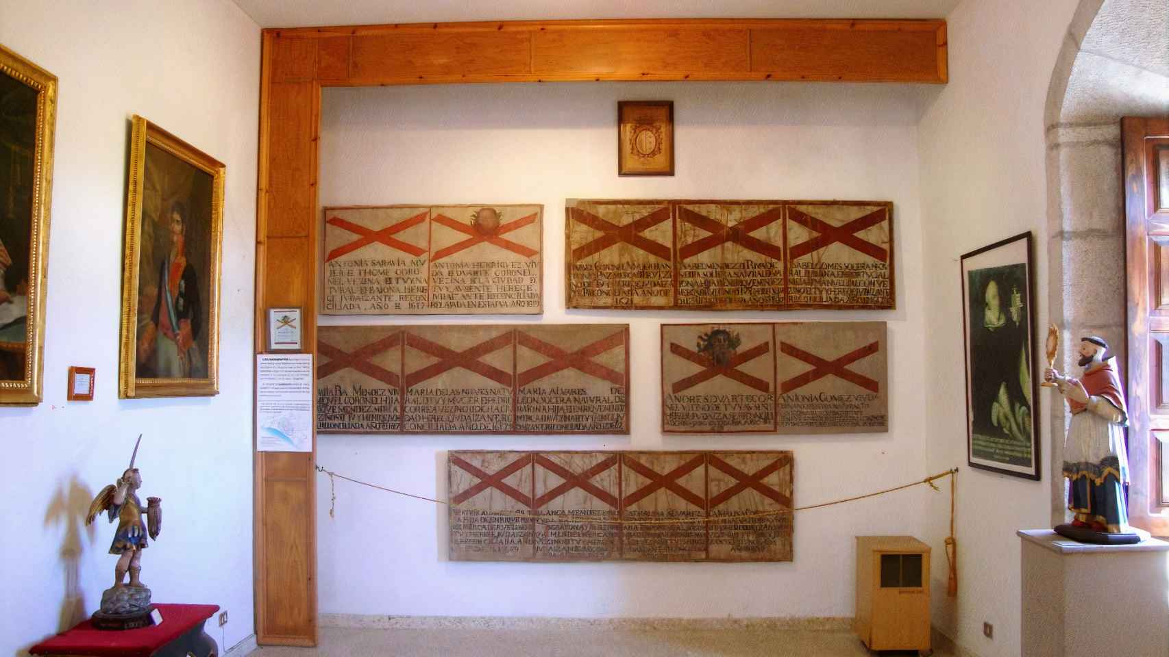 Sambenitos en el Museo Diocesano de Tui.