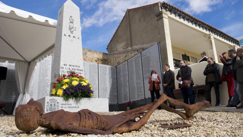 Acto del Memorial del cementerio San Carlos Borromeo de Salamanca