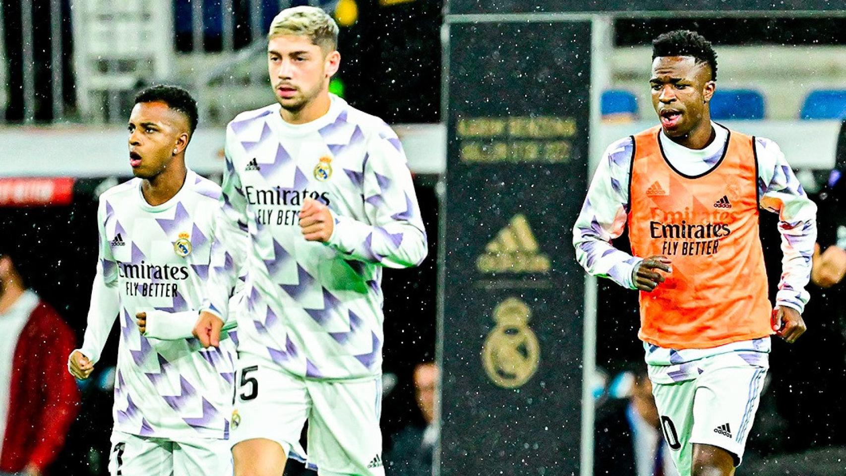 Valverde, Vinicius y Rodrygo, calentando