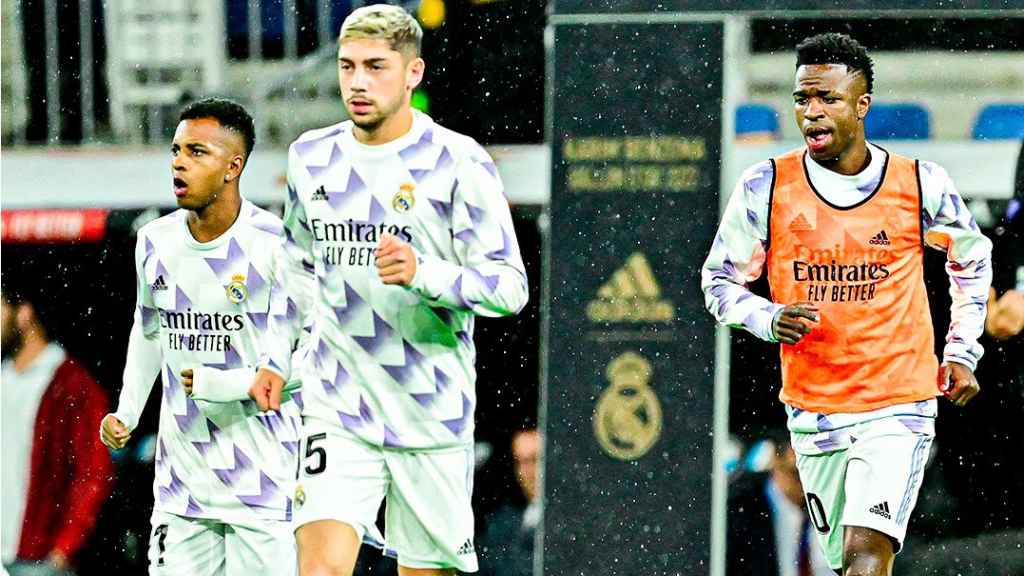 Valverde, Vinicius y Rodrygo, calentando