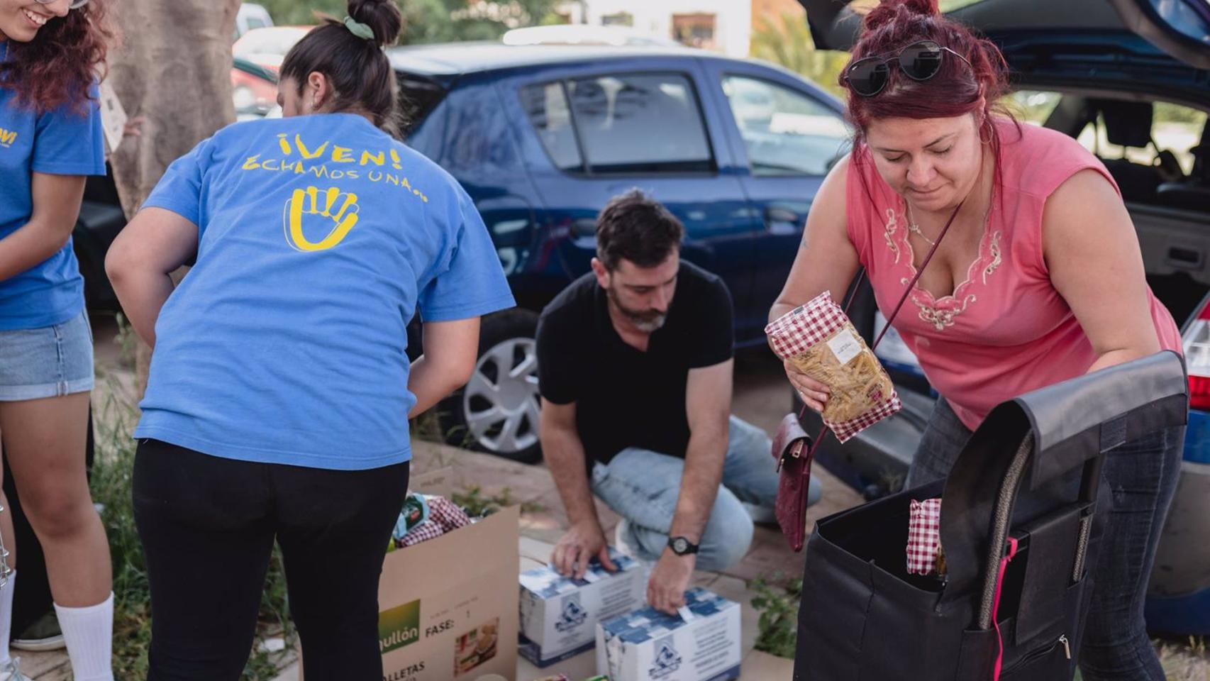 Reparto de alimentos a cargo de una ONG.