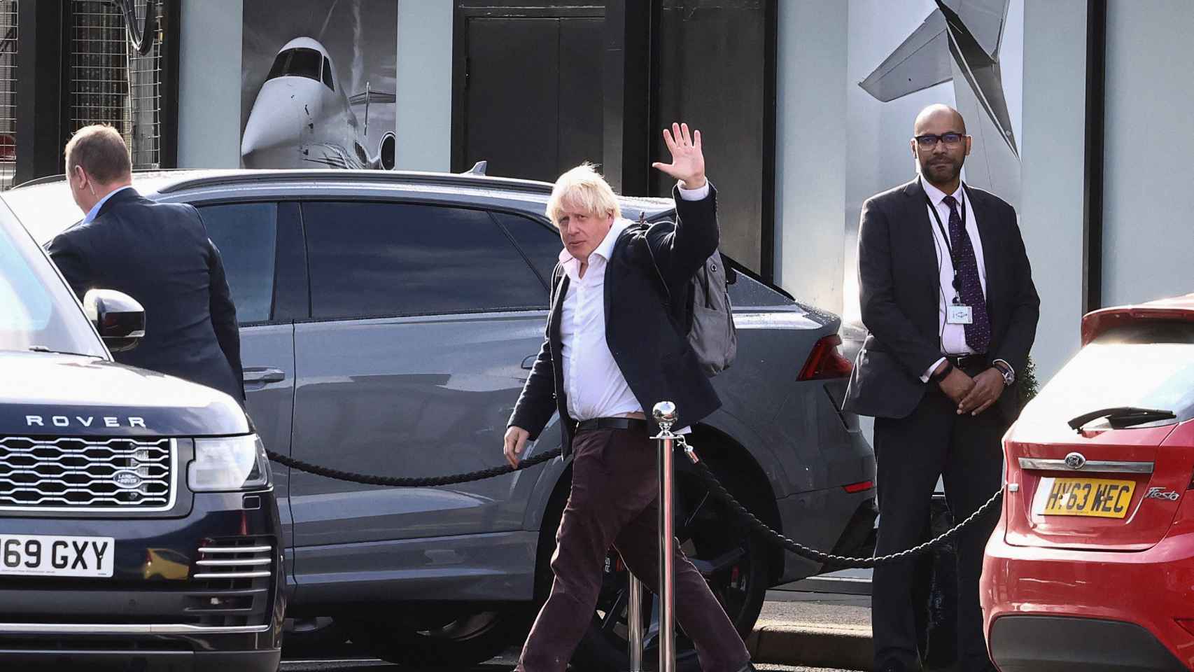 Boris Johnson a su llegada al aeropuerto de Gatwick tras volver de sus vacaciones en República Dominicana.