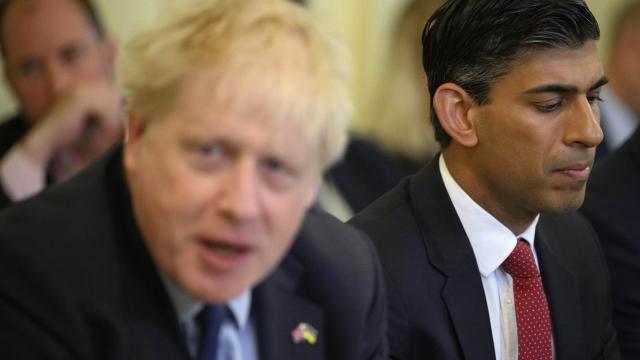 Sunak junto a Johnson el pasado 7 de junio durante la reunión semanal del Gabinete