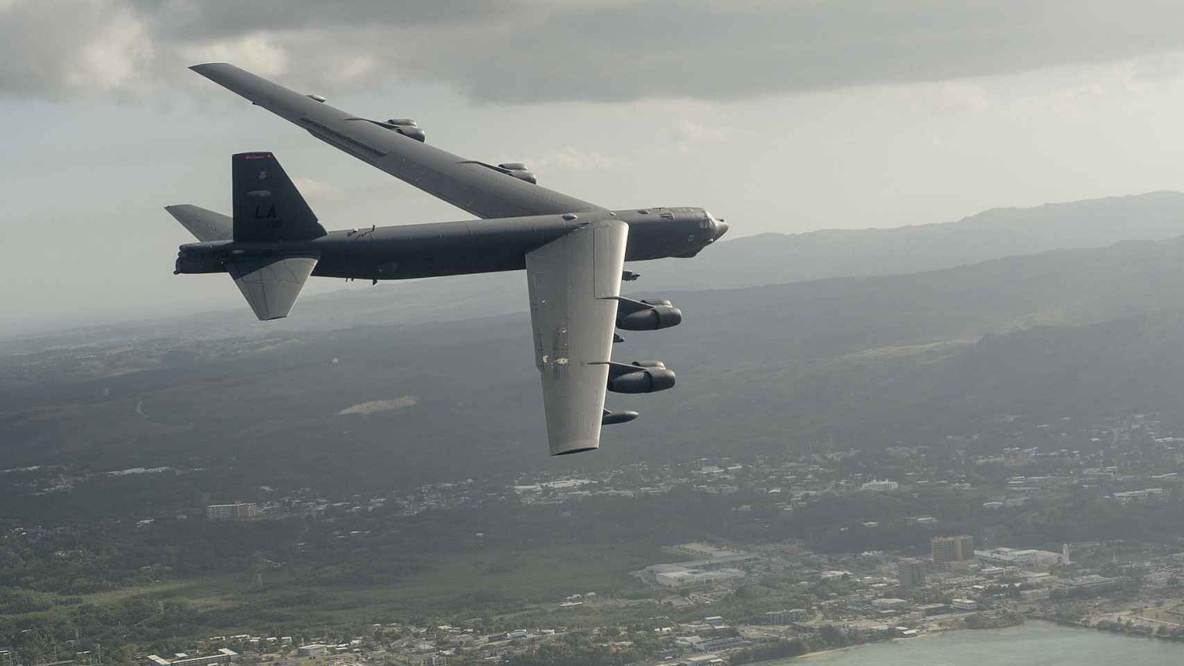 Bombardero B-52 durante unas maniobras en Guam