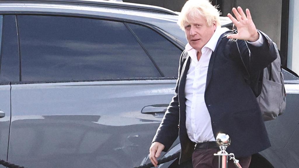 Boris Johnson a su llegada este sábado al aeropuerto de Gatwick.