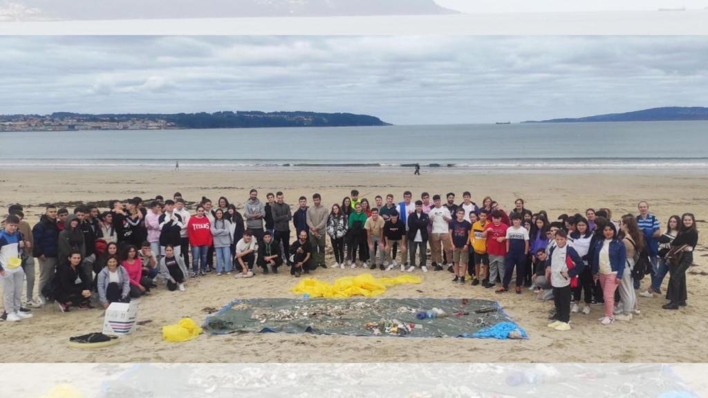 XI Limpeza Simultánea de Praias organizada por Adega.