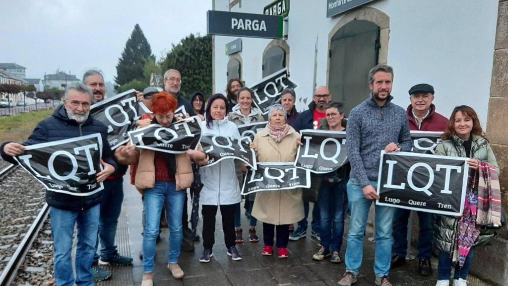 El BNG realiza un viaje en tren hasta Parga para reivindicar el ferrocarril para Lugo.BNG