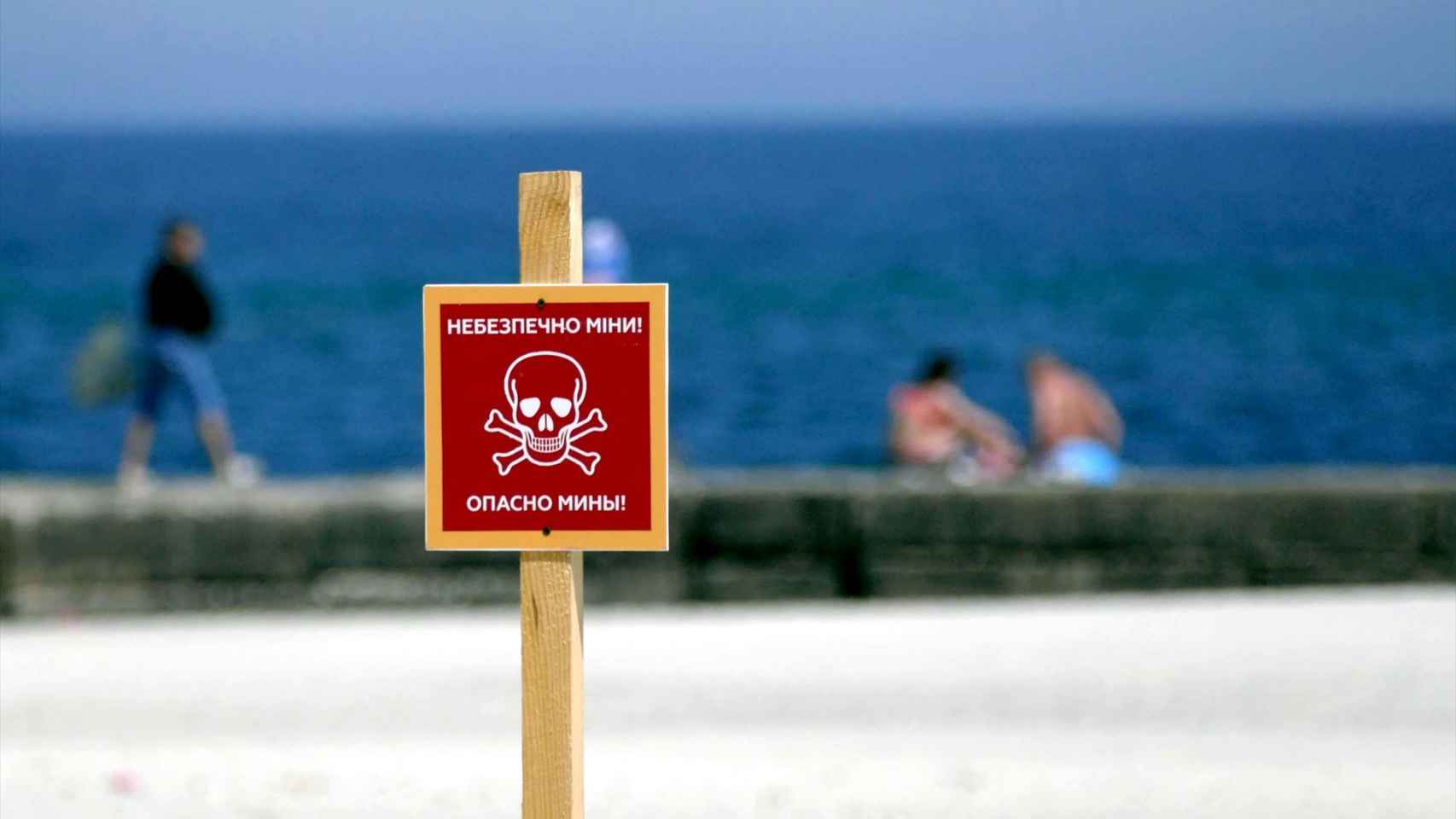 Aviso de peligro en una playa de Ucrania