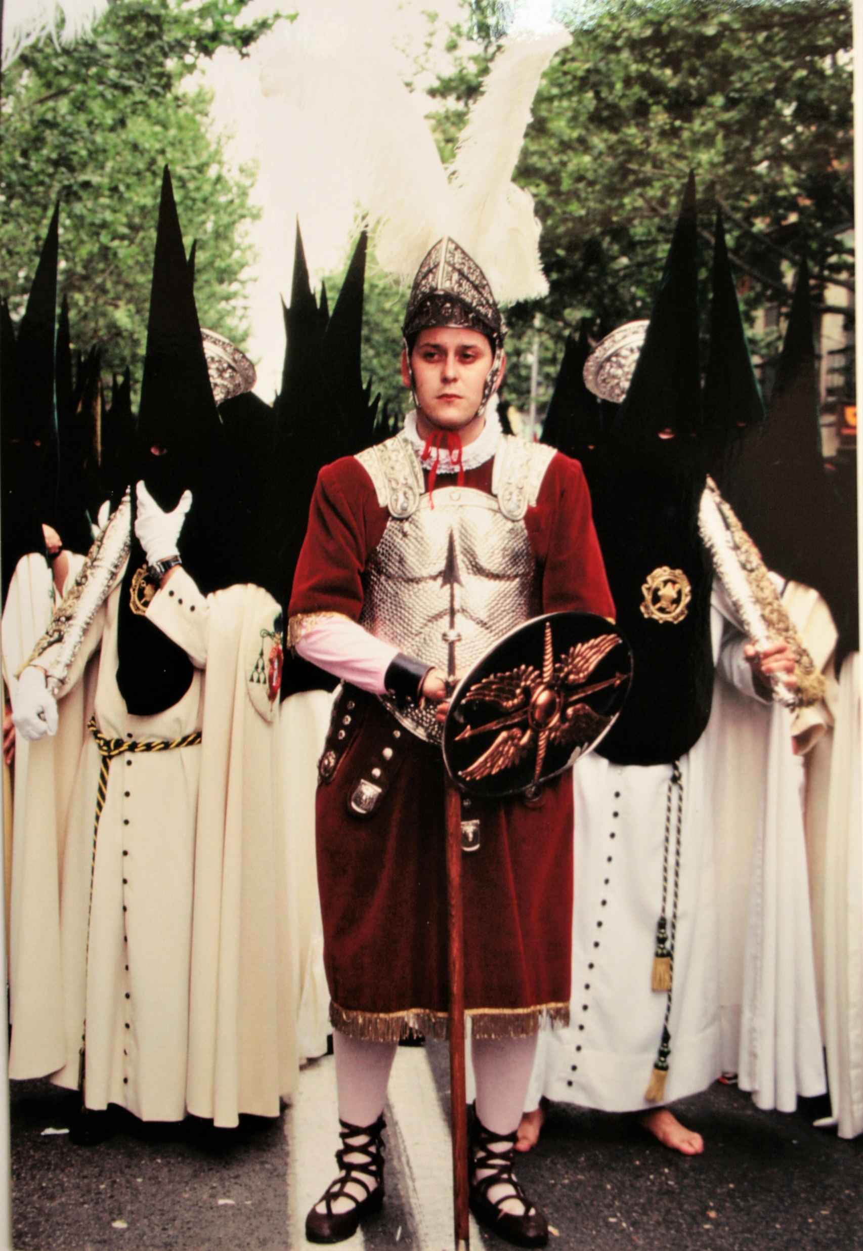 Francisco José Carretero Diez, 'Carre', en una procesión como armao de la Centuria de la Macarena de Sevilla.
