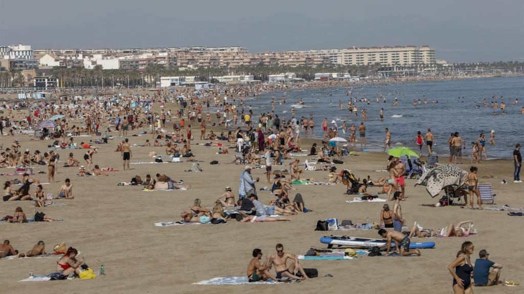 Playa de la Malvarrosa, en Valencia, hace una semana.