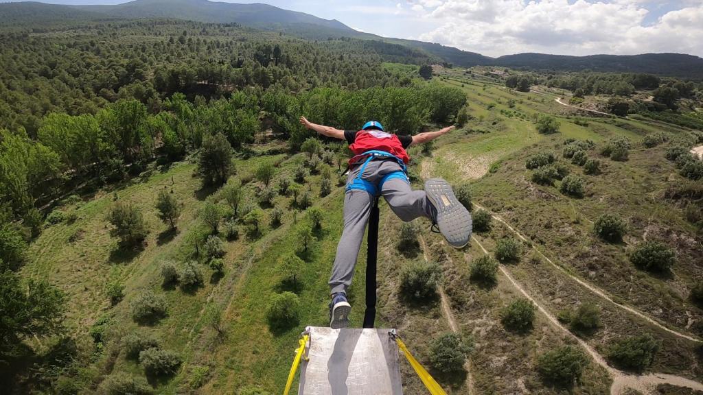 Puenting en el puente de las 7 Lunas en Alcoy.