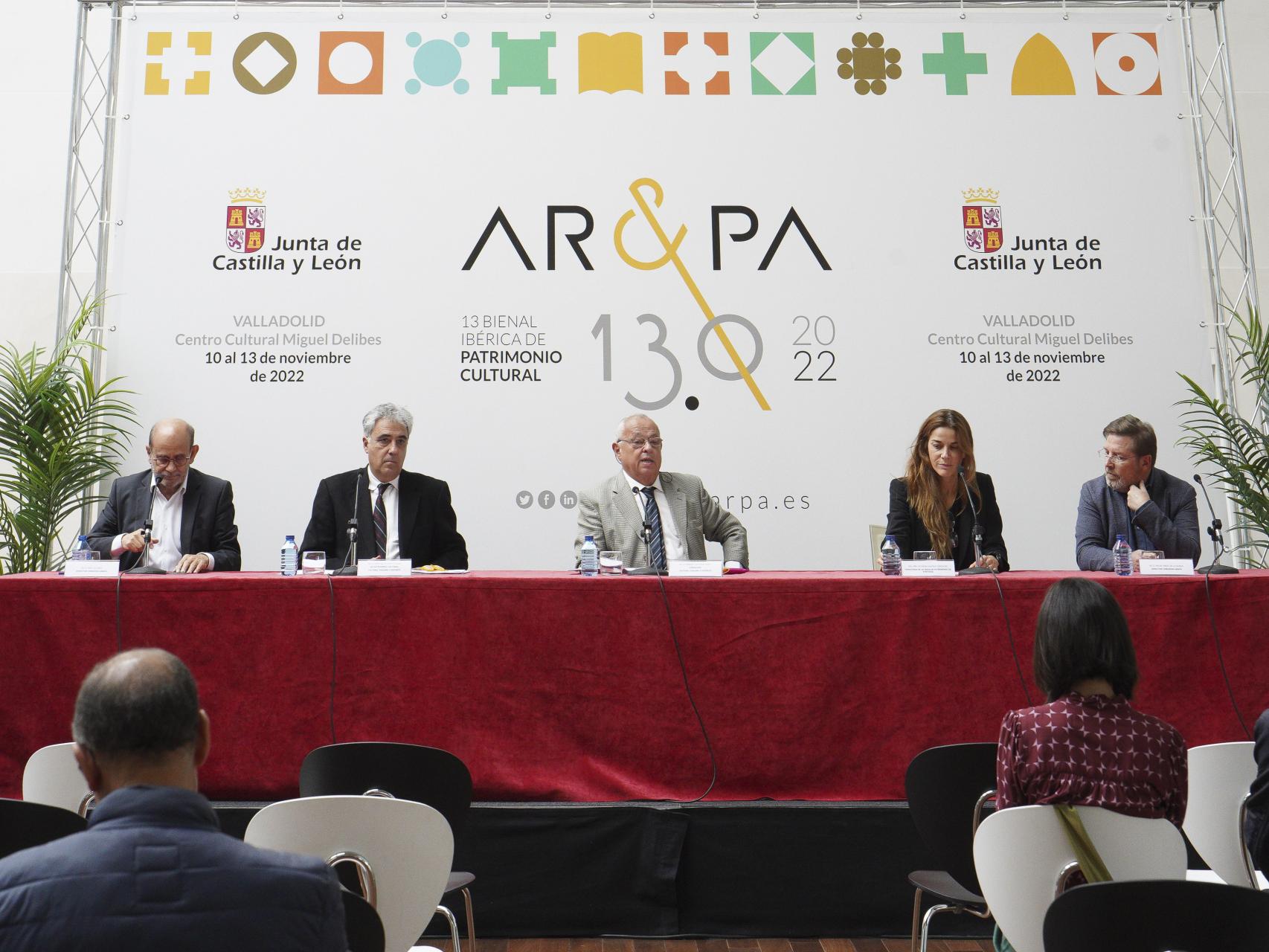 El consejero de Cultura y Turismo, Gonzalo Santonja, durante la presentación de AR&PA 2022, este lunes.