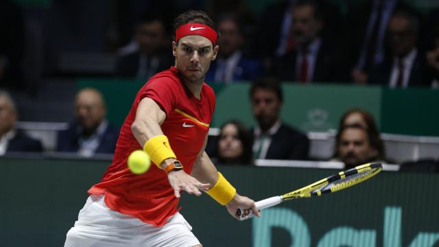 Nadal disputando la Copa Davis con España.