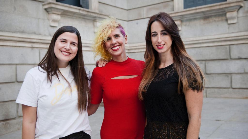 De izquierda a derecha:  Carmen Hidalgo (CMO de Truckters), Silvia Rivela (CEO de DOWE) y Esther Molina (CEO de WILDCom), fundadoras de la Asociación Female Startup Leaders.