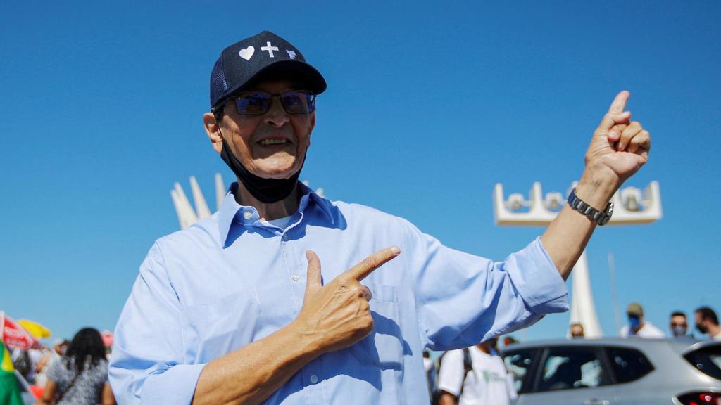 Roberto Jefferson,  exdiputado brasileño, asiste a una manifestación a favor de las armas en Brasilia.