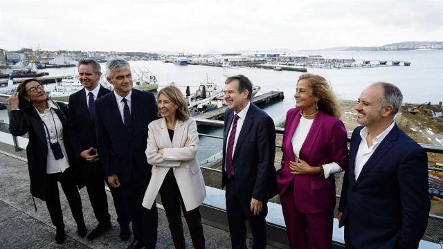 La ministra de Transportes, Raquel Sánchez, junto al alcalde de Vigo, Miñones y Carmela Silva.