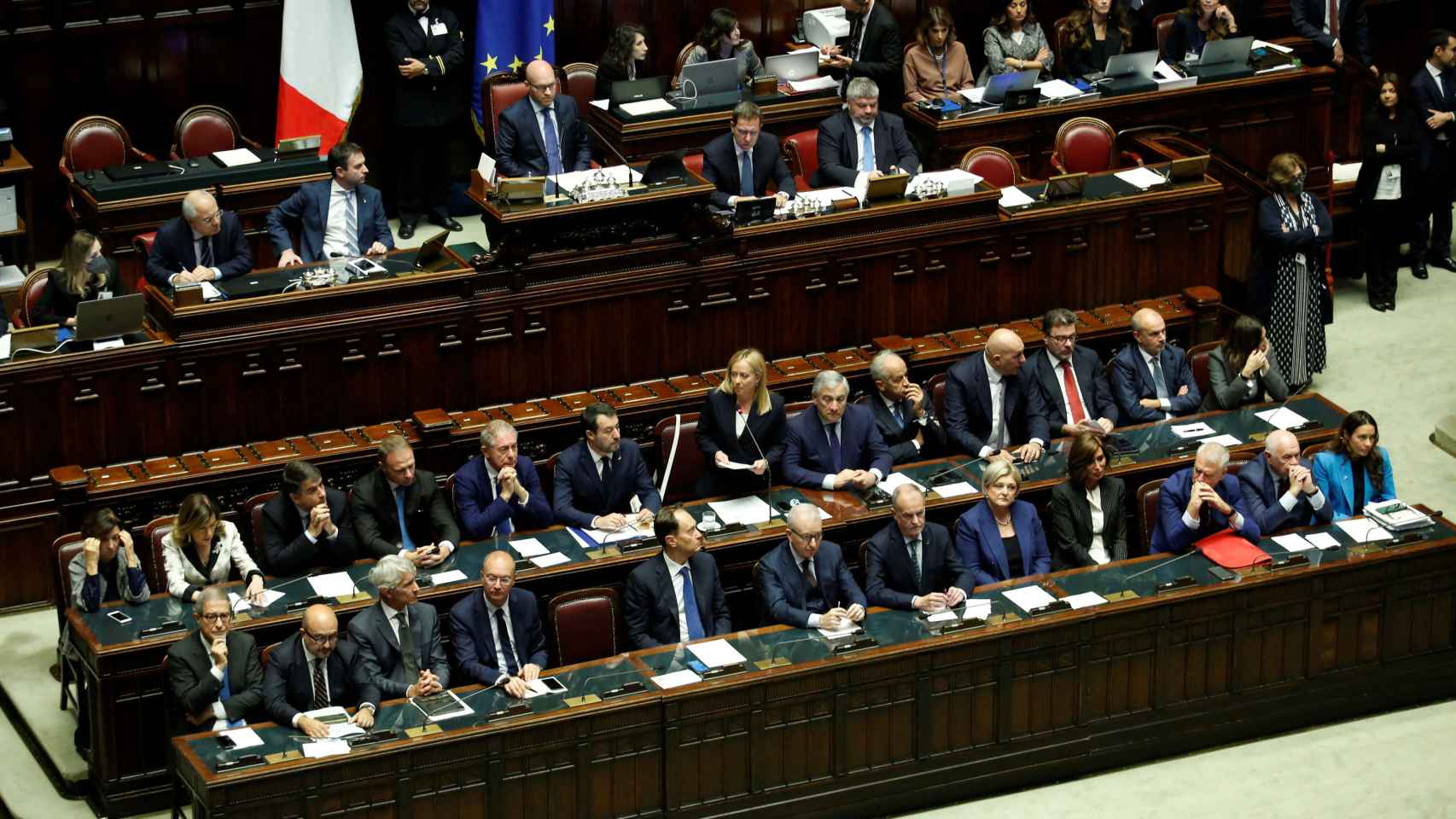 Meloni, ovacionada al término, ha pronunciado su discurso con Salvini a su derecha y Tajani a su izquierda.