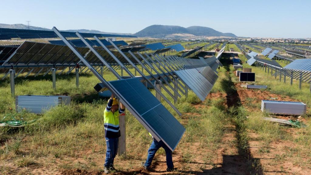 Construcción de un parque solar fotovoltaico de Statkraft.