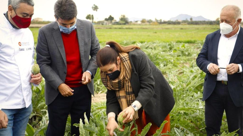 La ya exconsellera Mireia Mollà entre el presidente del PPCV Carlos Mazón y Sebastián Cañadas en una imagen de archivo.