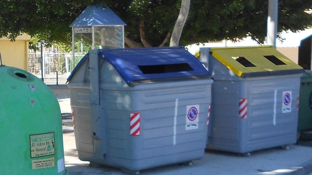 Contenedores de basura en San Vicente del Raspeig.