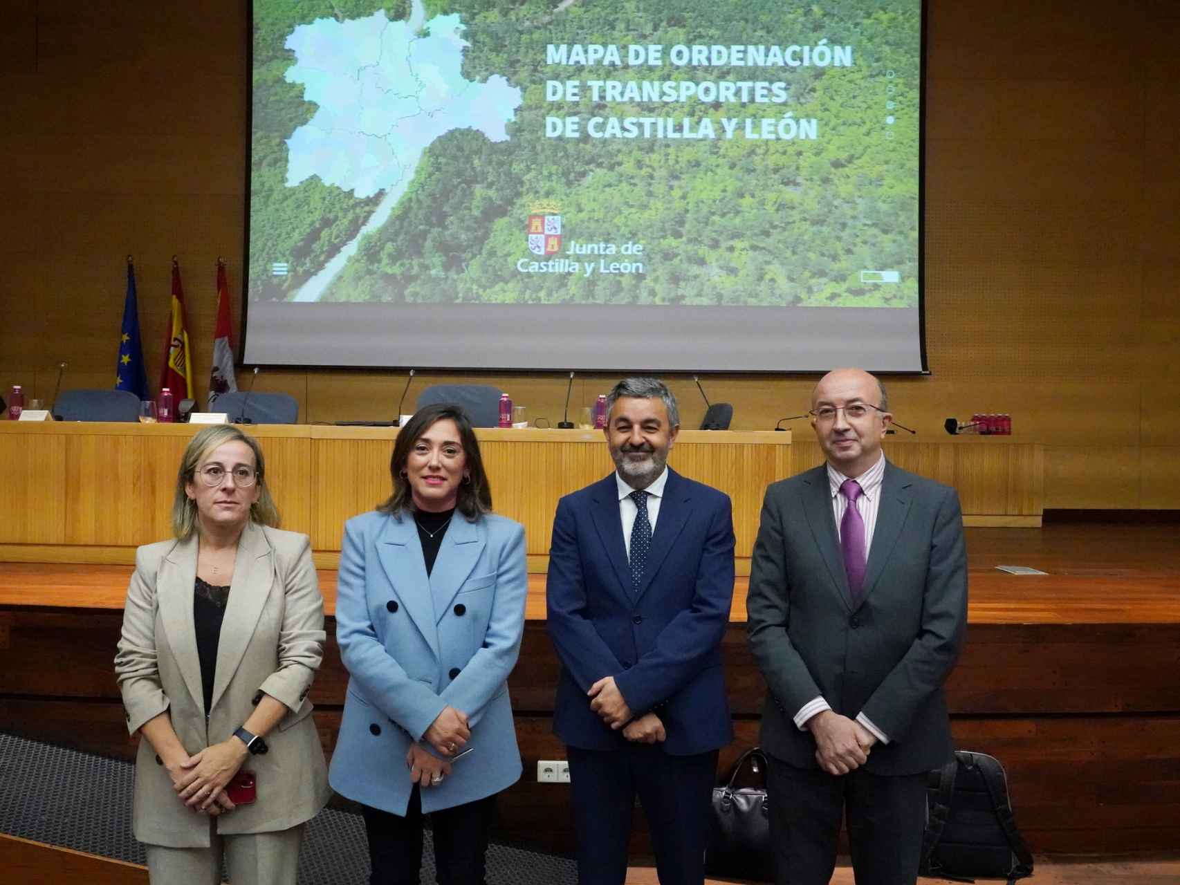 La consejera de Movilidad y Transformación Digital, María González Corral, flanqueada por los representantes de Galicia, Asturias y la Comunidad de Madrid, este martes.