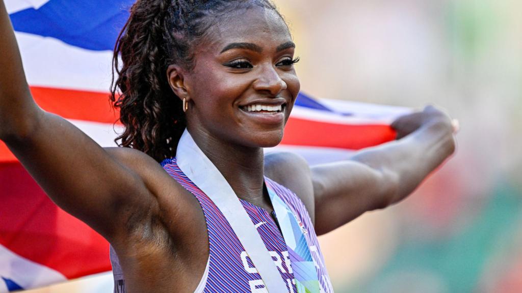 Dina Asher-Smith tras ganar una medalla de bronce en los Campeonatos del Mundo 2022