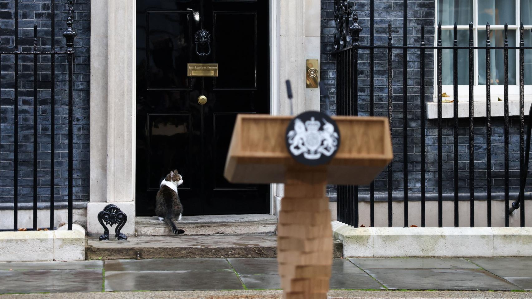 Puerta de la residencia del primer ministro británico en la calle Downing Street  (Londres)