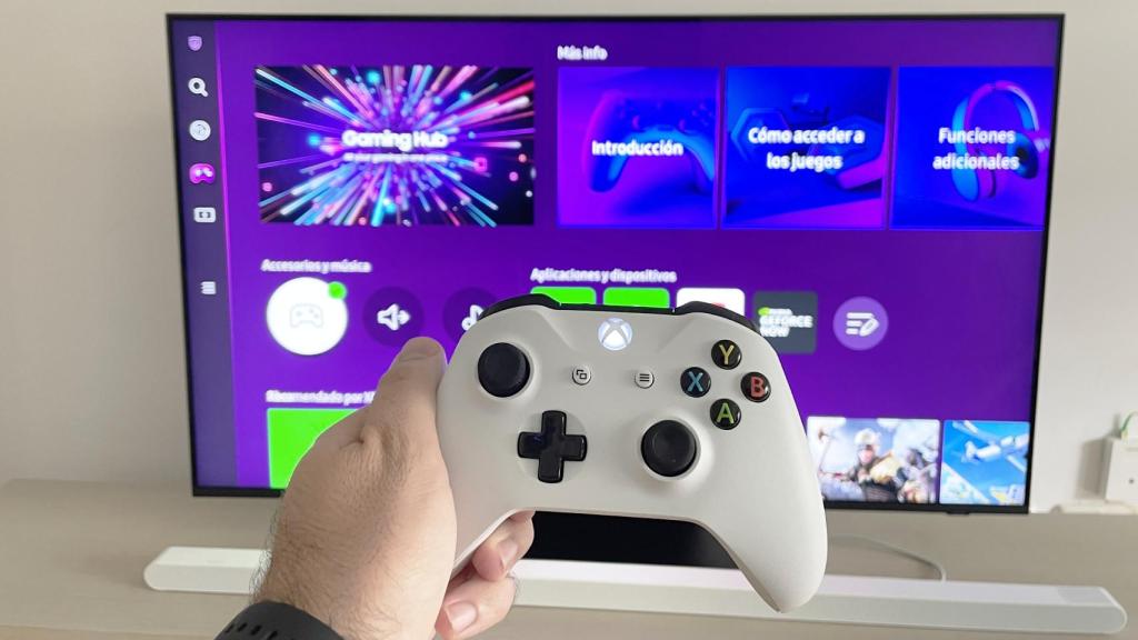 El mando de Xbox conectado a Samsung Gaming Hub.