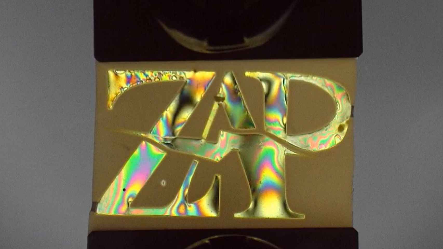 Logo de ZAP elástico expuesto a la luz